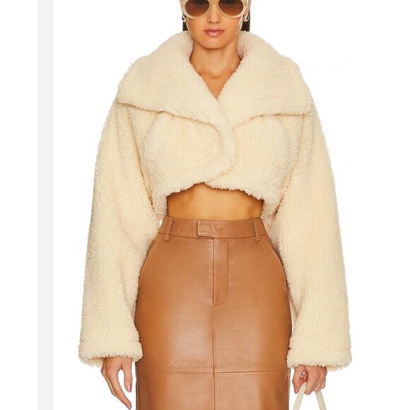 L’Acadamie - Peyton Cropped Sherpa Jacket in Wheat - Picture 5 of 5